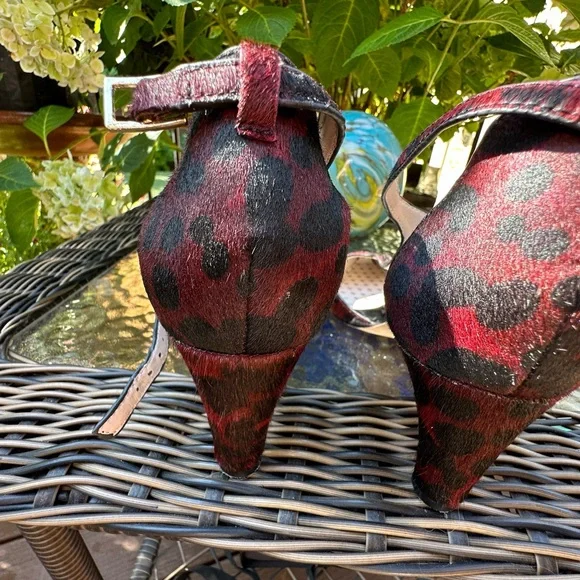 BODEN T-Bar strap black and Burgundy animal Print Pointed Toe Pump Size 38/7.5 - Picture 5 of 8